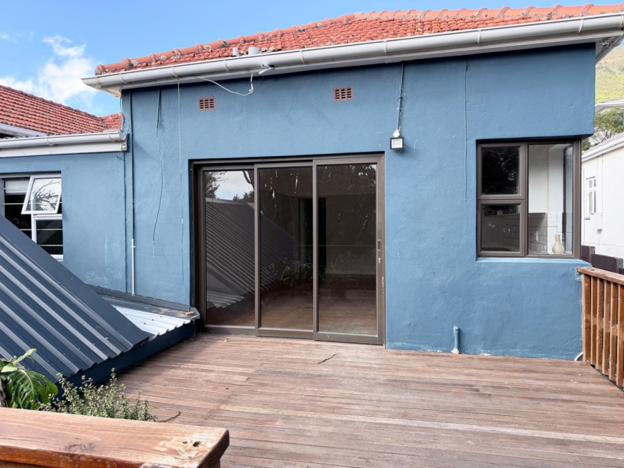 To Let 3 Bedroom Property for Rent in Vredehoek Western Cape